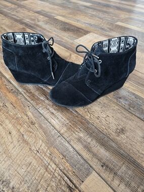TOMS Black Suede Desert Wedge Ankle Booties - Size 8.5